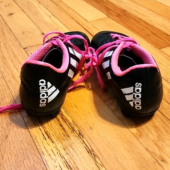 Black and Pink Adidas soccer cleats - Picture 3 of 4